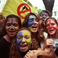 Estudantes 'caras pintadas' durante manifestação contra Collor, em 1992 — Foto: Cezar Loureiro/Agência O GLOBO