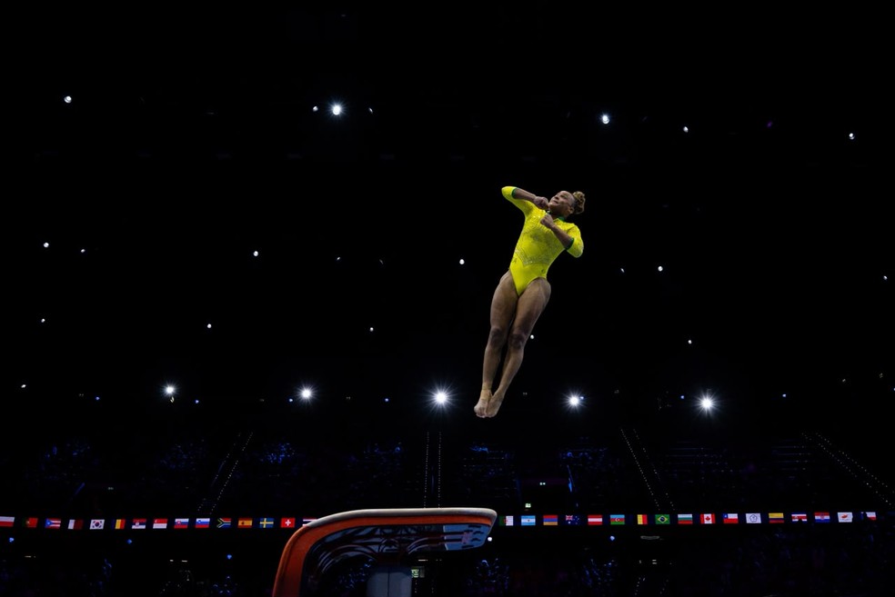 Rebeca voa em Roterdã: ginasta do Brasil compete no salto no Mundial — Foto: MeloGym/CBG