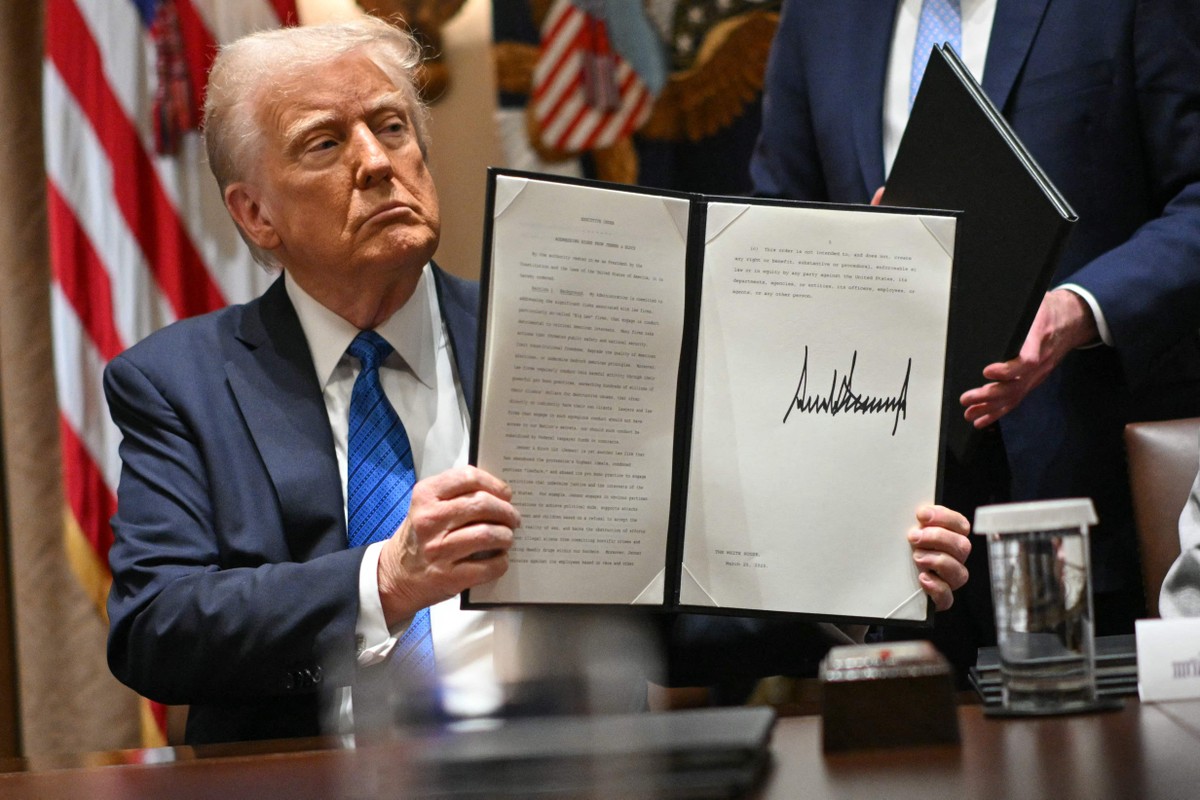 Trump pressiona empresas europeias a acabarem com políticas de diversidade