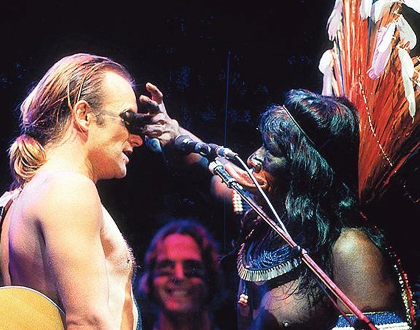 Sting e Raoni no Human Rights Now! — Foto: Antonio Carlos Piccino