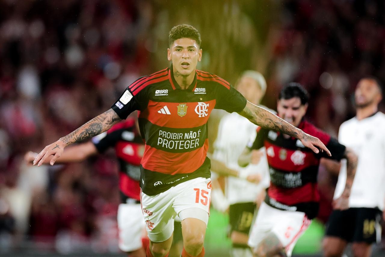 Análise: Flamengo reage bem a eliminação, mas é salvo pelo gongo para recuperar liderança do Brasileiro - Foto