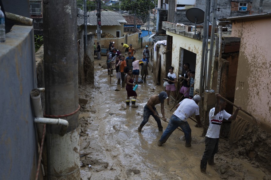 Destruição causada pelas chuvas no bairro Itatinga, em São Sebastião (SP)