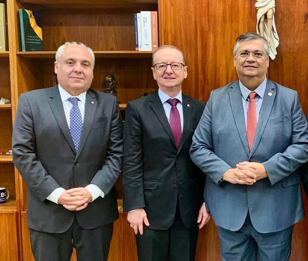 Marcelo Tavares (E) em audiência com o ministro Flávio Dino, em 2024, enquanto ocupava o cargo de presidente do Tribunal de Contas do Estado do Maranhão — Foto: Divulgação/TCE-MA
