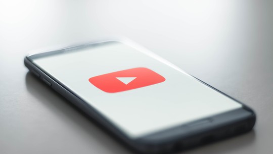 YouTube anuncia que removerá vídeos com fake news sobre saúde; entenda