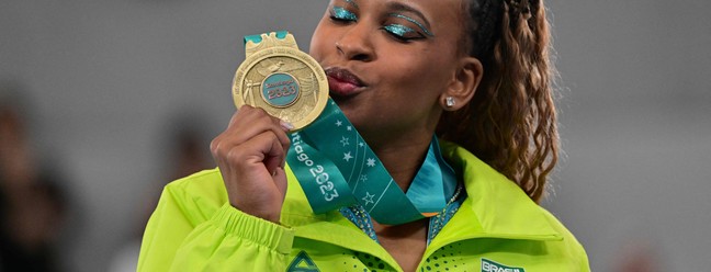 Rebeca Andrade ganhou ouro em ginástica artística dos Jogos Panamericanos de Santiago, em 2023 — Foto: MARTIN BERNETTI / AFP