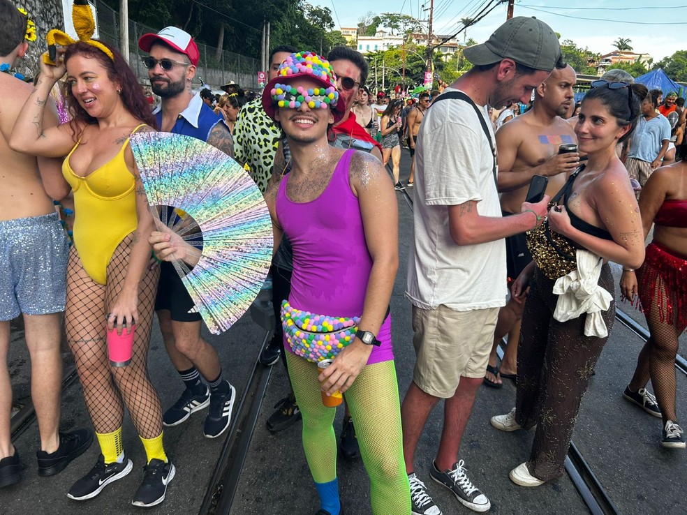 O professor de artes Ricardo Beda, de 26 anos, esteve no bloco das Carmelitas na Véspera e recordou que a parada foi “muito inesperada” — Foto: Roberto Malfacini