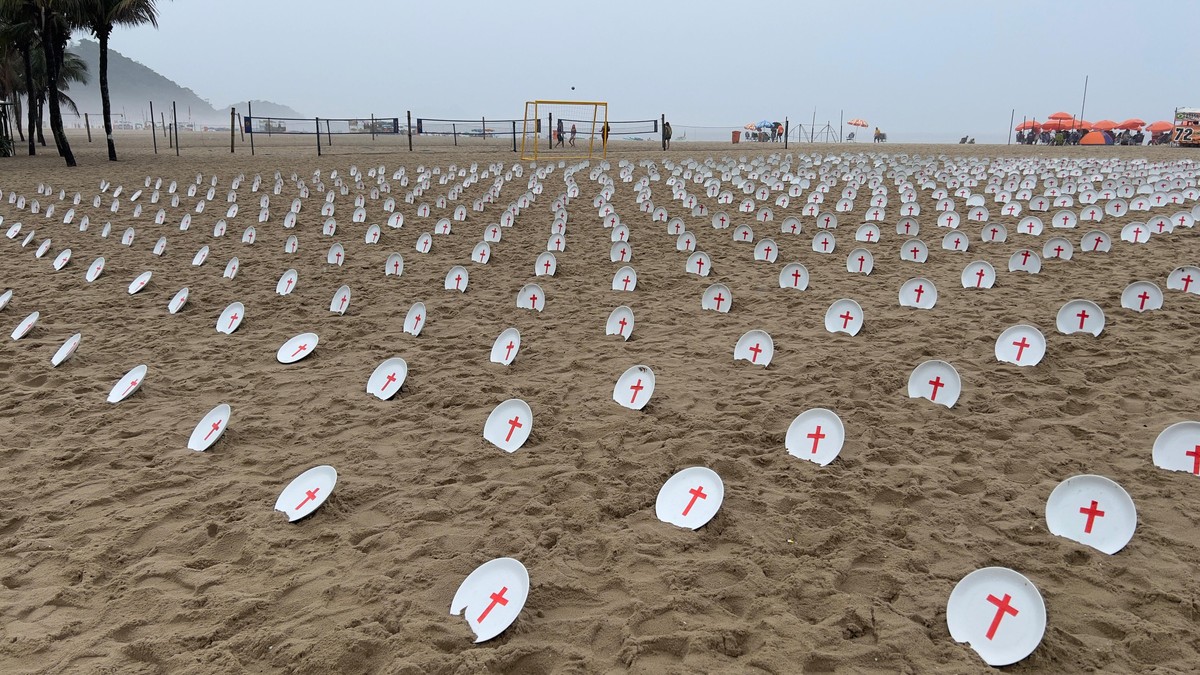 Rio de Paz e Ação da Cidadania fazem manifestação contra a fome em Copacabana