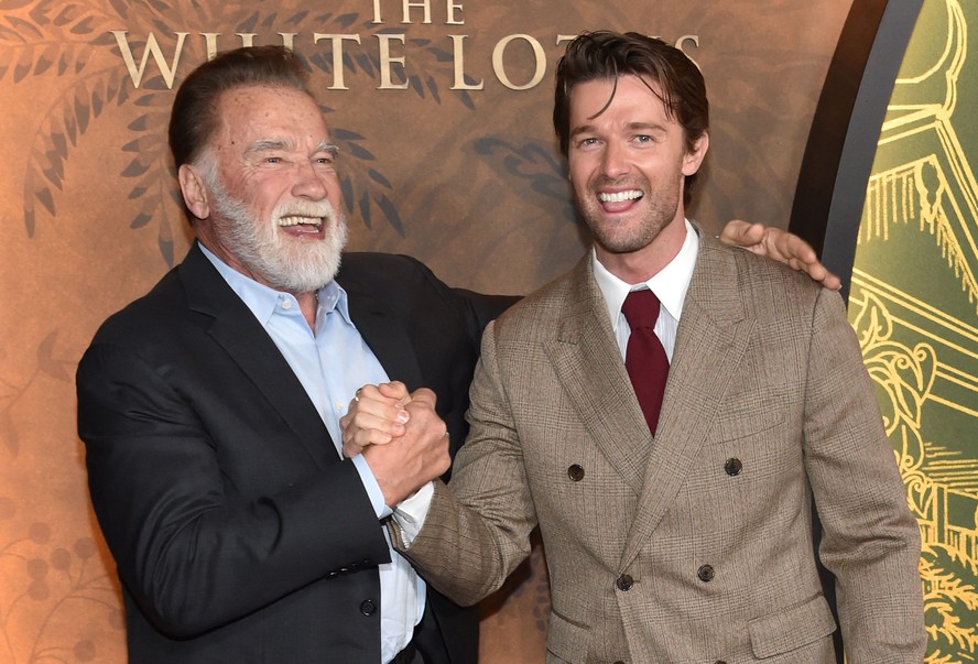 Arnold Schwarzenegger brinca sobre cena de nudez do filho em série