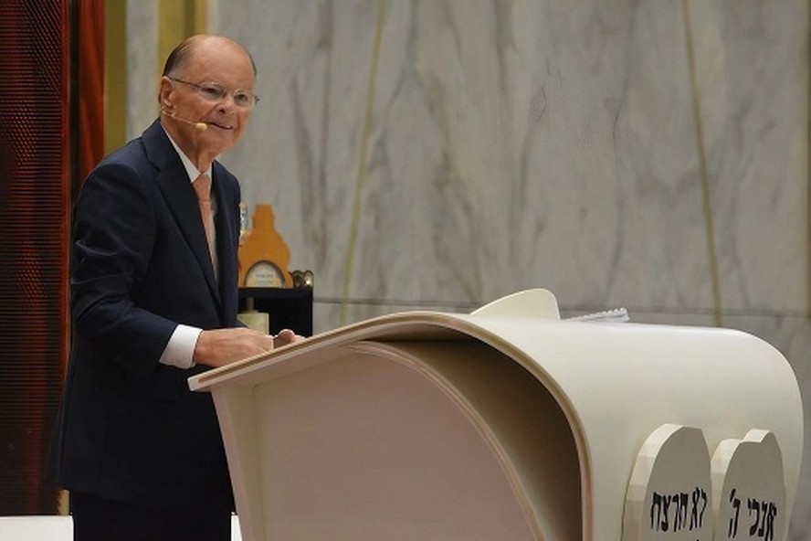 Jogo Pol&iacute;tico: a Universal e o aluguel de nove est&aacute;dios para dar um recado dos evang&eacute;licos a Lula e ao PT