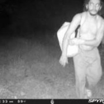 Danilo Cavalcante é visto em Longwood Gardens, com bolsa e moletom — Foto: Polícia da Pensilvânia