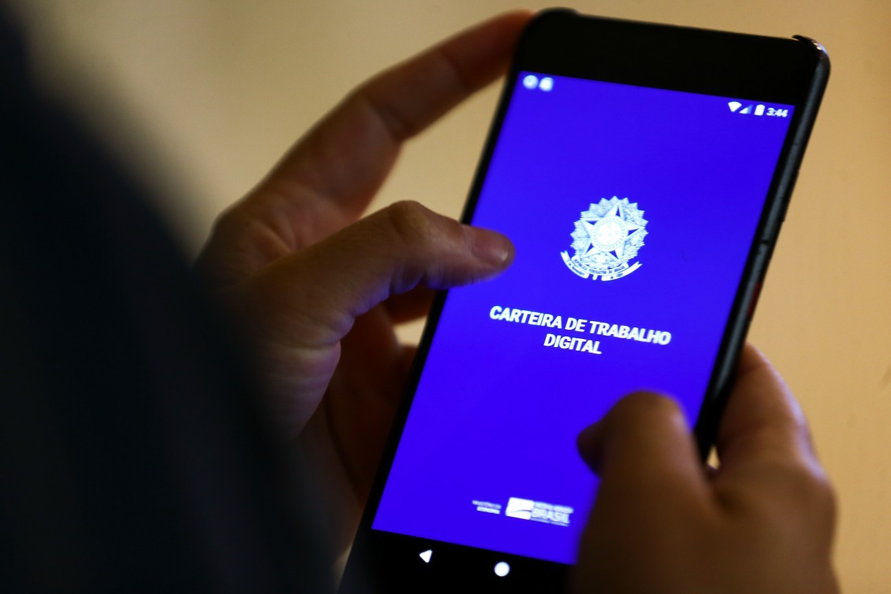 Brasil cria 255.321 postos de trabalho em fevereiro