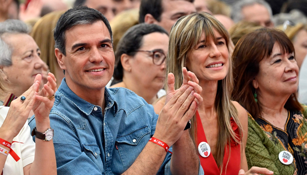 Premier da Espanha desiste de renúncia após esposa virar alvo da oposição
