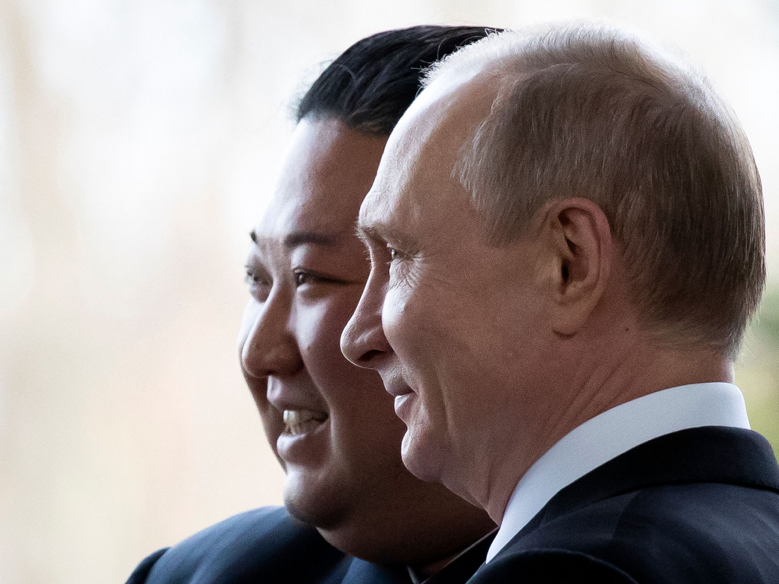 Kim Jong-un e Putin durante o último encontro entre os dois, em 2019. — Foto: Alexander Zemlianichenko/AFP