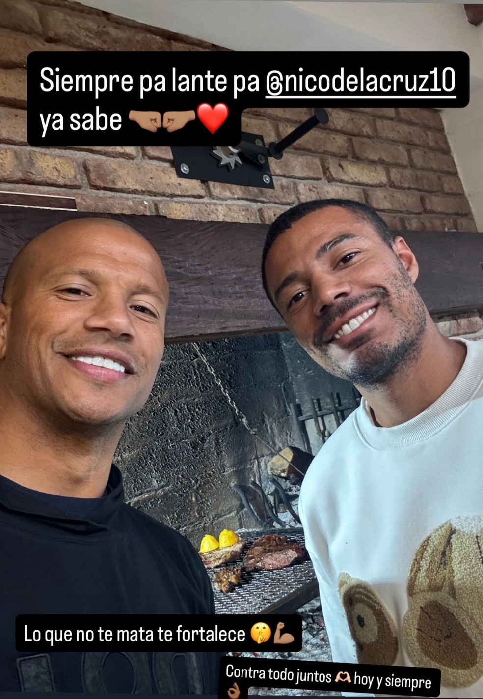 Carlos Sánchez publica imagem junto a De la Cruz em apoio a irmão — Foto: Instagram