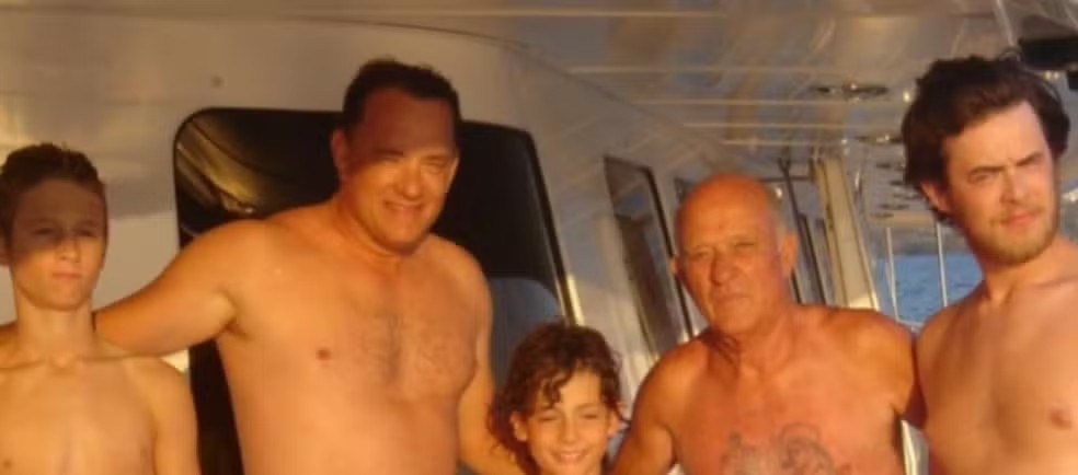 Tom Hanks junto dos filhos e o sogro — Foto: Reprodução/Redes Sociais