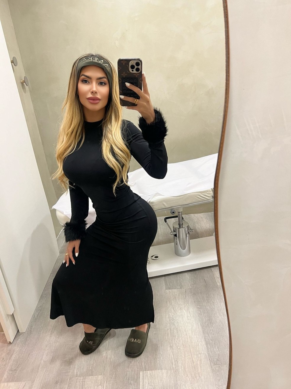 Coleção com mais de 500 sapatos levou influenciadora Janaína Prazeres a investir em harmonização dos pés — Foto: Reprodução Instagram