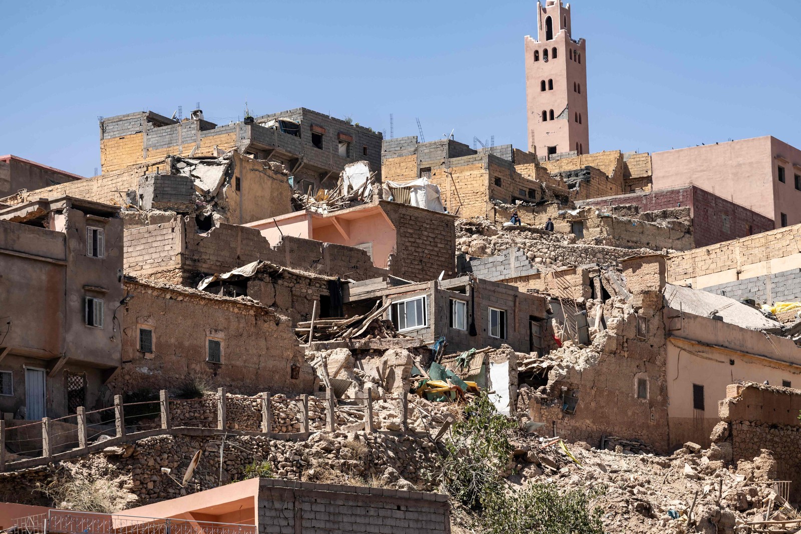 Casas destruídas após o terremoto em Moulay Brahim, província de Al-Haouz, em 9 de setembro de 2023 — Foto: FADEL SENNA / AFP
