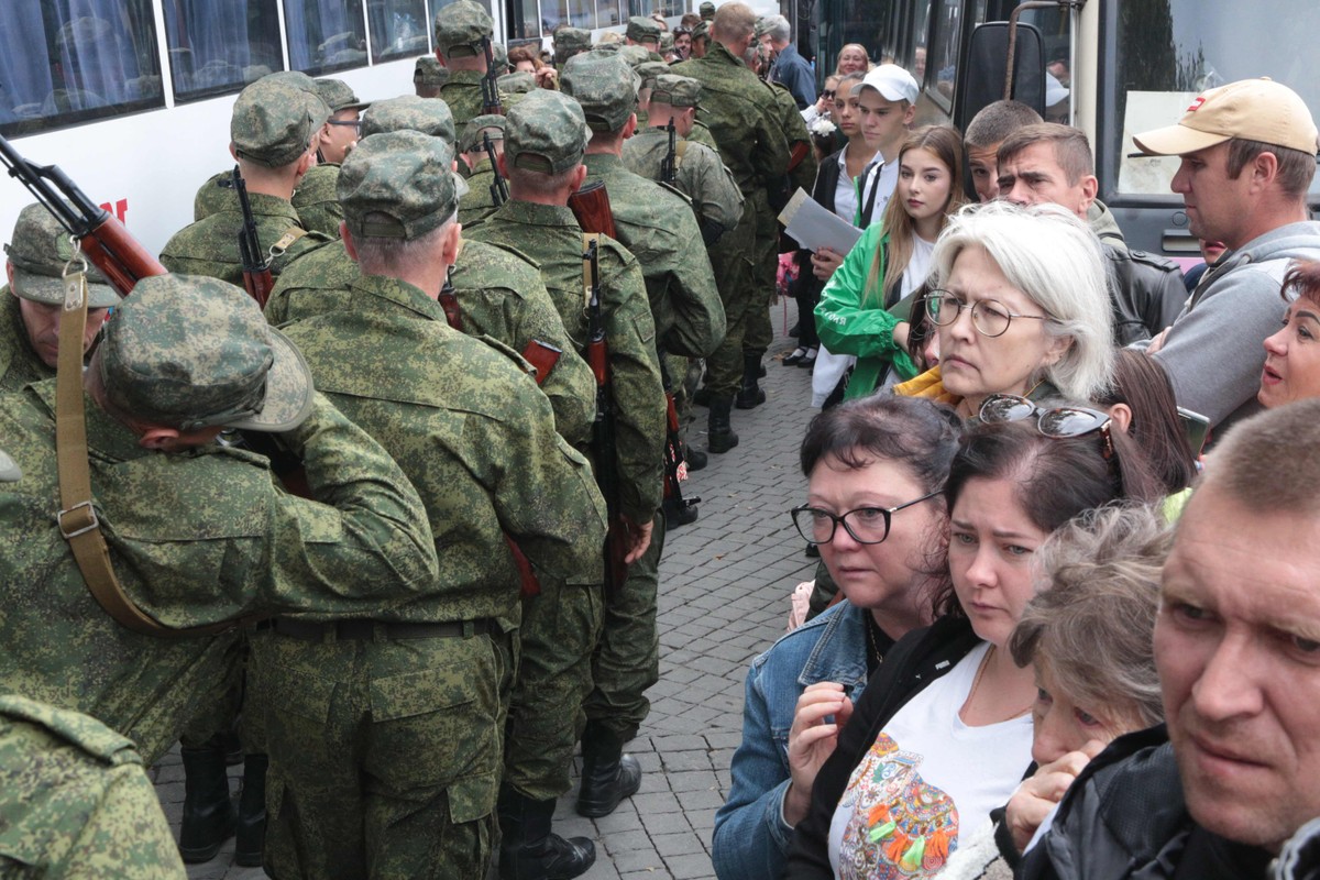 Citando 'amea&ccedil;as externas', Putin anuncia aumento de 170 mil pessoas no  contingente do Ex&eacute;rcito russo