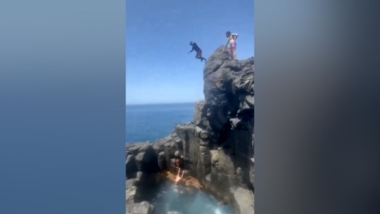 Turista fica gravemente ferido após errar salto em piscina natural e bater em rochas, nas ilhas Canárias; veja vídeo