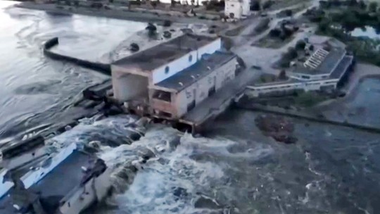 Explosão destrói barragem no sul da Ucrânia