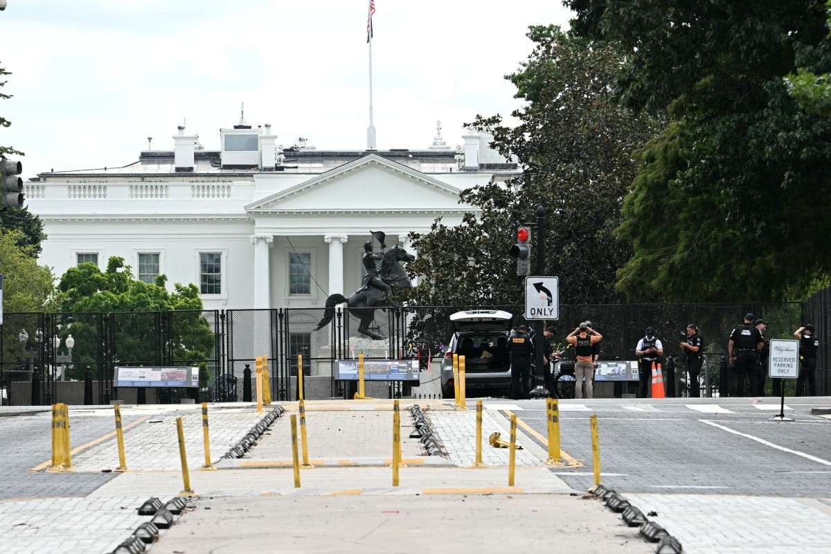 Homem 'descontrolado' é detido por Serviço Secreto após tentar invadir Casa Branca com carro e exigir falar com Trump - O GLOBO