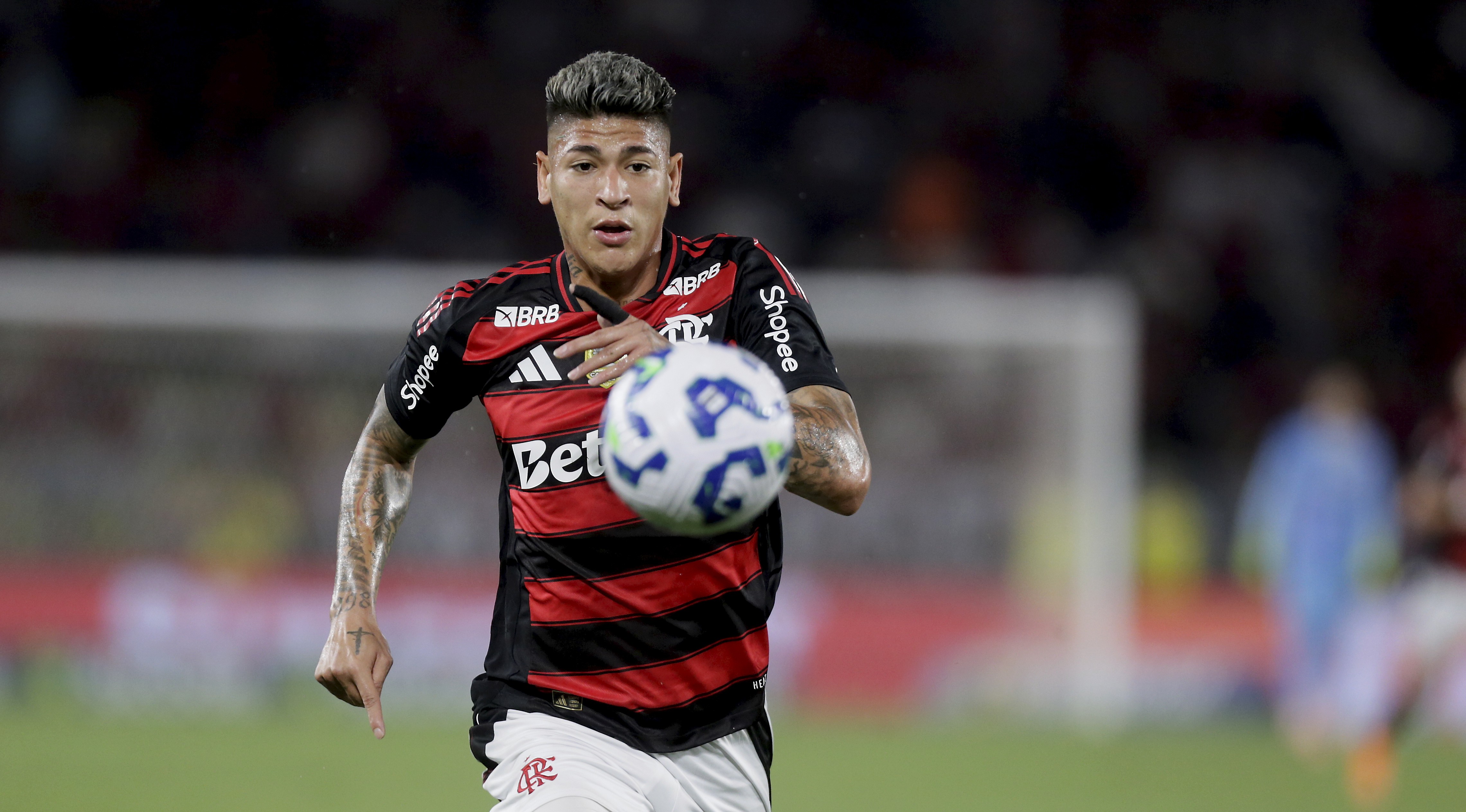 História se repete: Há cinco anos, Palmeiras venceu River Plate por 3 a 0, fora de casa, com expulsão de Carrascal