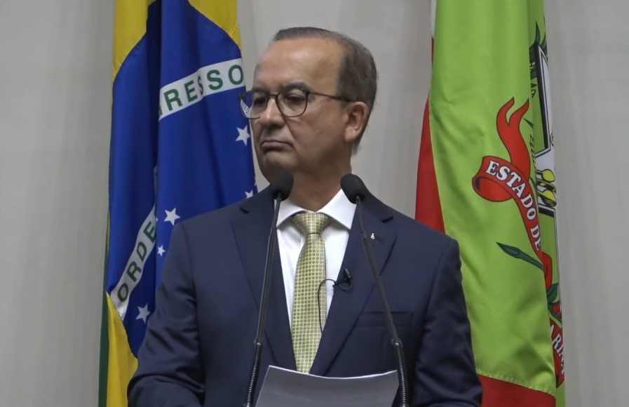 Jorginho Mello assume o governo e agradece aos 'bolsonaristas de Santa Catarina' — Foto: Reprodução/YouTube