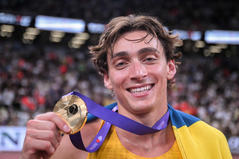 Duplantis conquista o Campeonato Mundial — Foto: Kirill KUDRYAVTSEV / AFP