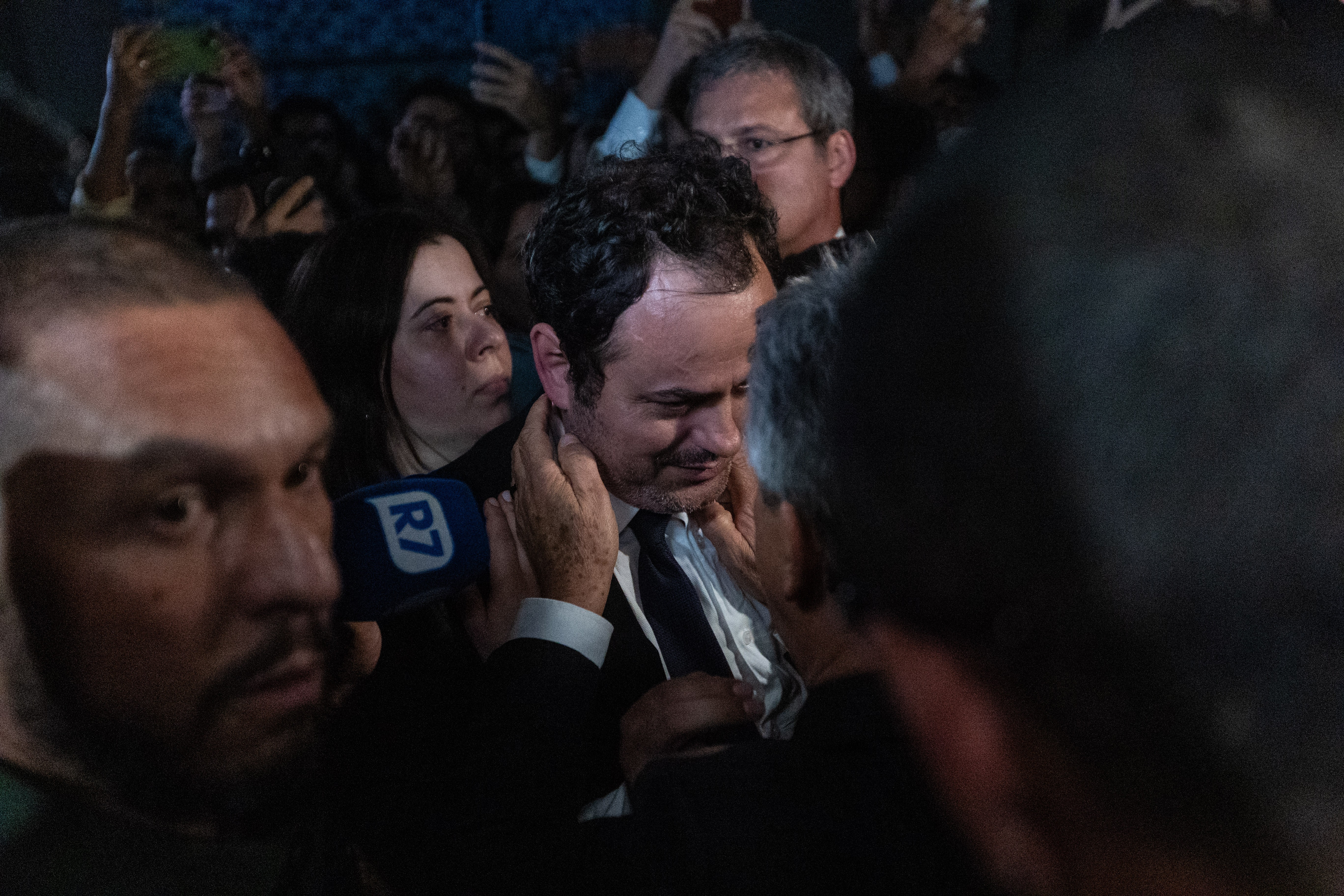 Deputados acionam PGR contra Motta após polícia legislativa remover Glauber Braga de cadeira da presidência da Câmara