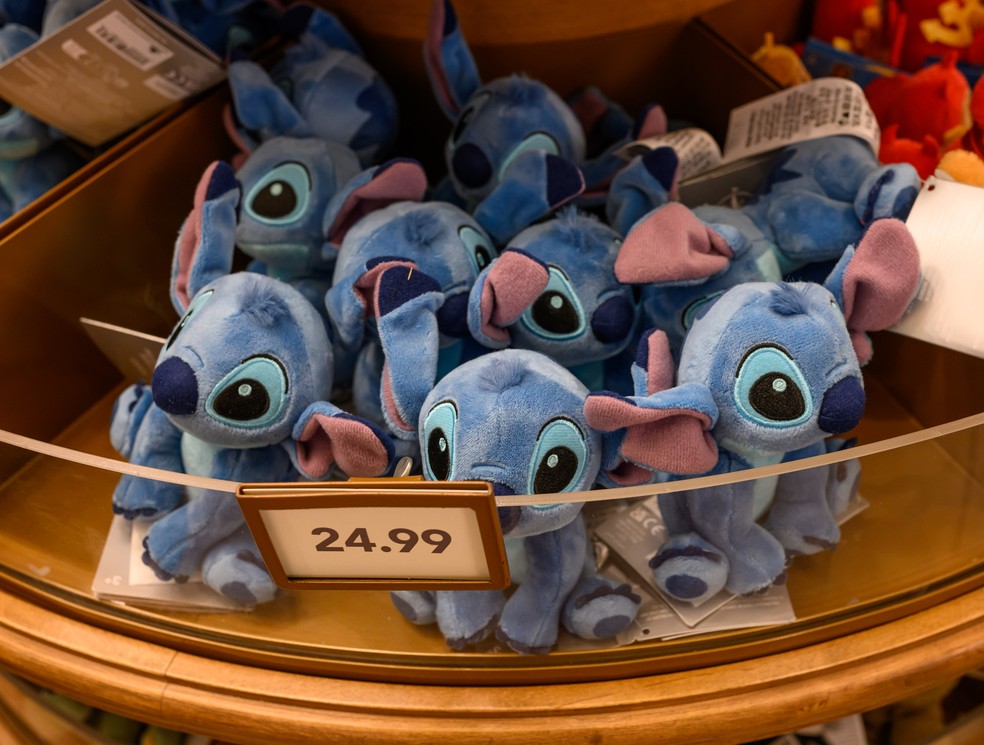 Pelúcias da Stitch à venda no Walt Disney World — Foto: Todd Anderson/The New York Times