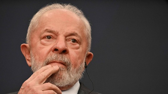 Lula defende mais recursos para o SUS enquanto governo enfrenta impasse sobre o piso da saúde