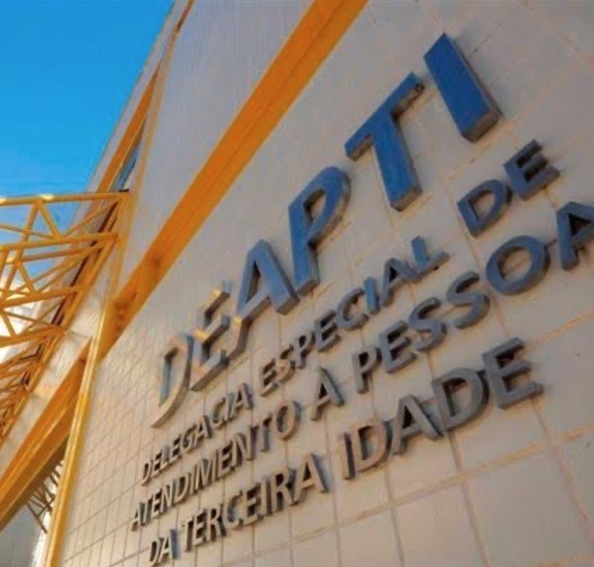 Polícia interdita clínica de repouso para idosos n