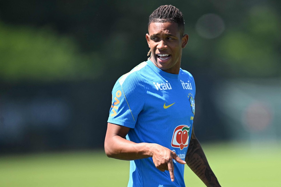 Danilo Santos no treino desta sexta-feira (3) — Foto: MAURO PIMENTEL / AFP