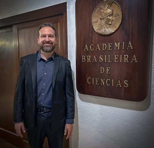 Químico Brasileiro Cria Biossensores Revolucionários para Testes Rápidos