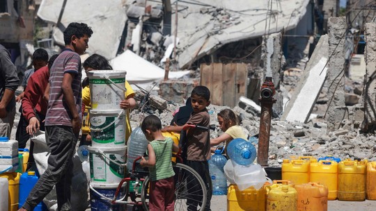 Guerra em Gaza colapsa sistema de saneamento de água do enclave e põe pressão sobre hospitais de Rafah