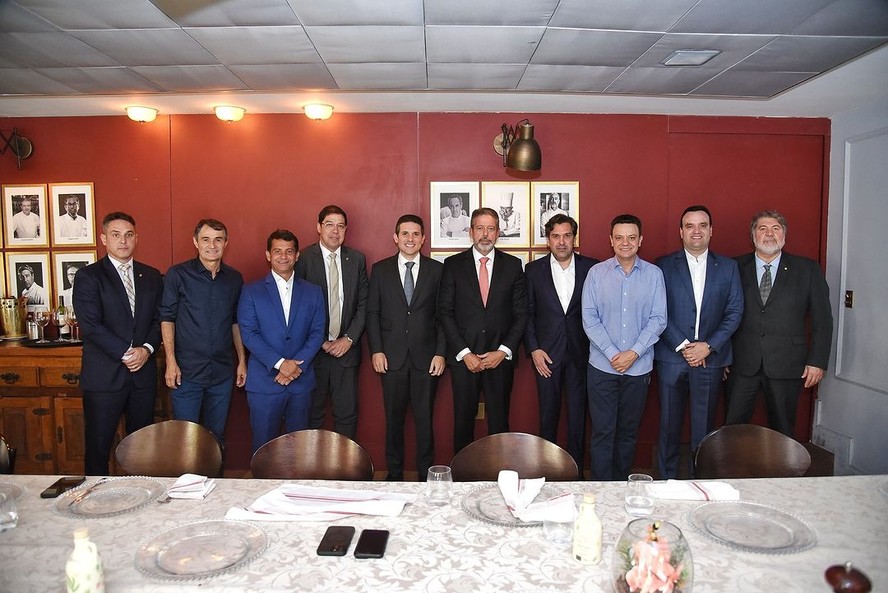 Lira, Motta e líderes partidários em almoço de aniversário do líder do Republicanos