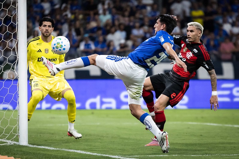 Flamengo chega aos 100 gols na temporada com 2 jogos a menos do que em 2025, mas números defensivos pioram; compare - QTU Questões do Universo