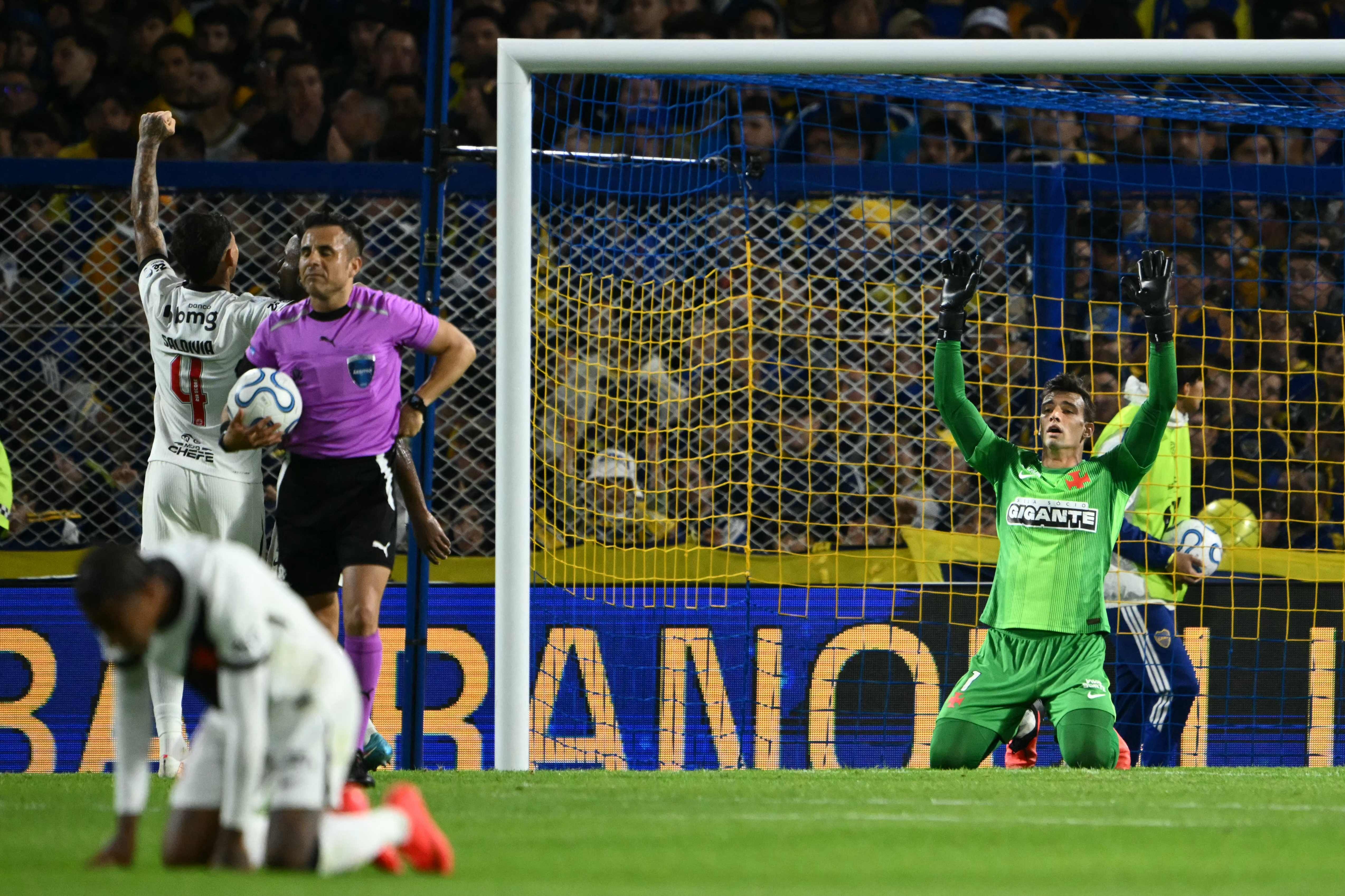 Vasco é primeiro brasileiro a vencer semifinal na Bombonera e encerra jejum de quase 75 anos contra o Boca