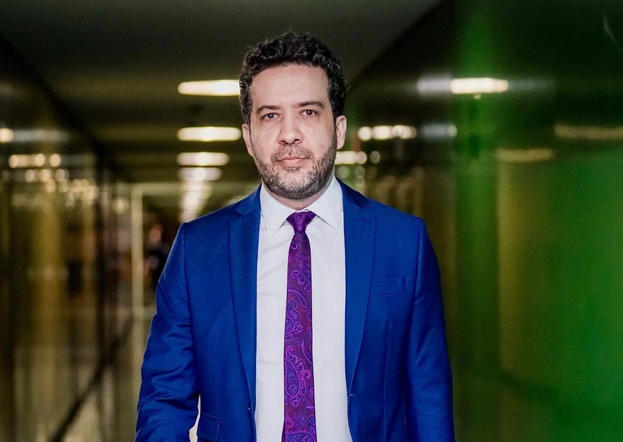 PL ameaça recorrer contra arquivamento de cassação de Janones ao