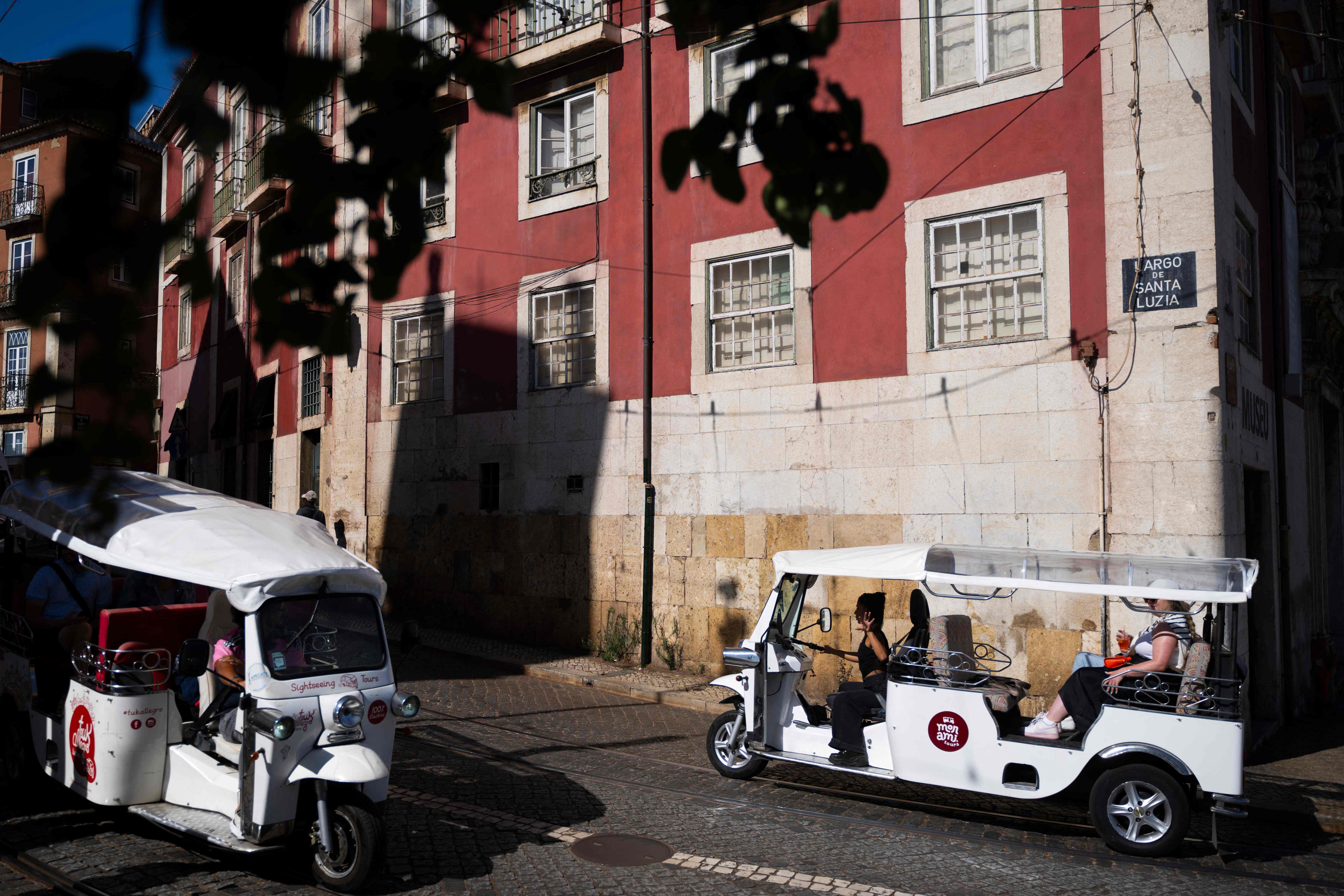 Portugal protesta contra excesso no turismo, setor com milhares de brasileiros