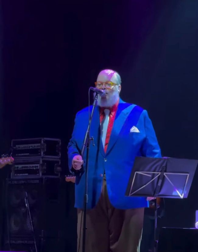 Ed Motta faz show emocionante no Circo Voador após polêmica