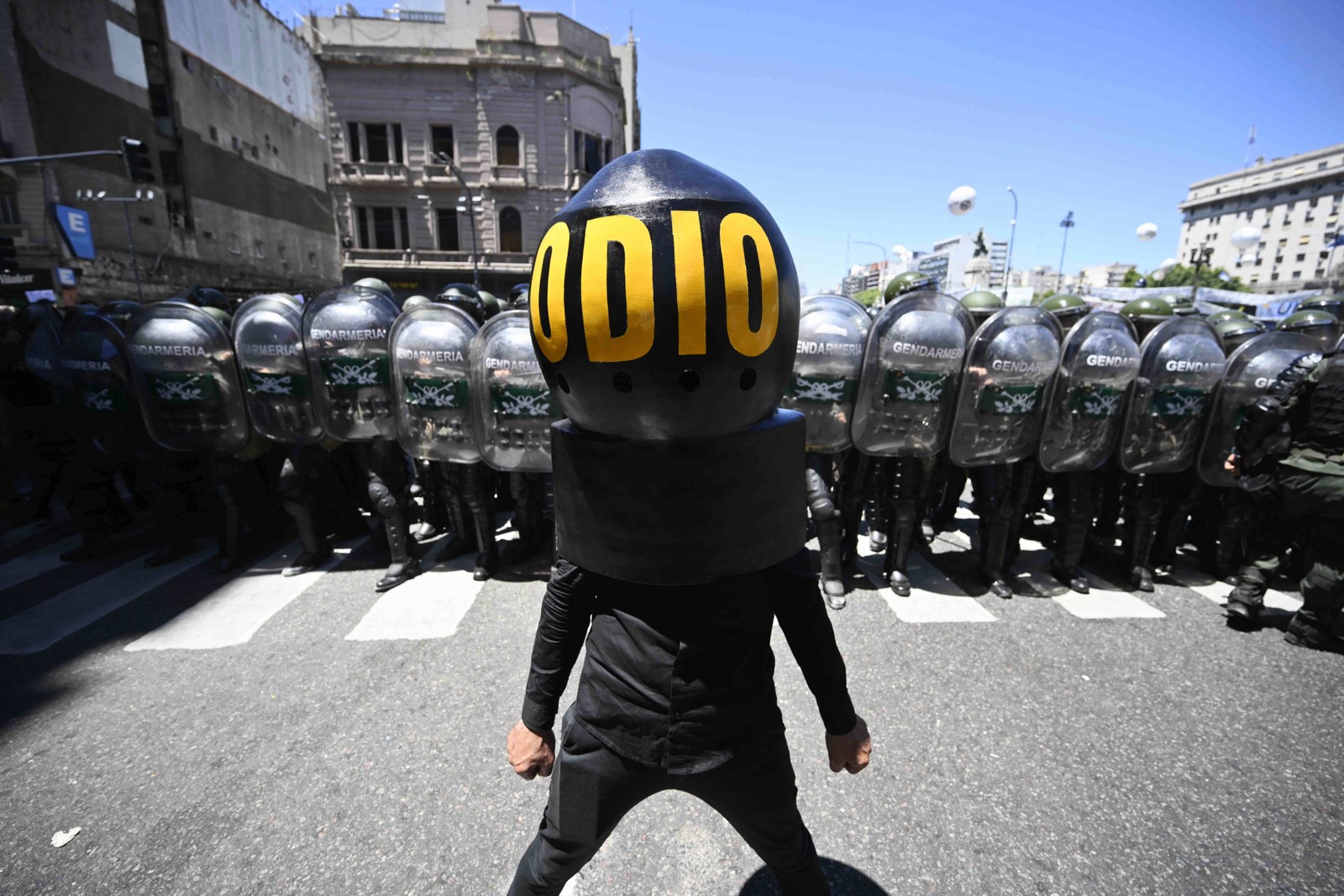 Greve convocada ocorre em momento em que o Executivo está mergulhado em negociações complicadas com possíveis aliados no Legislativo para tentar aprovar a Lei Ônibus — Foto: LUIS ROBAYO/AFP