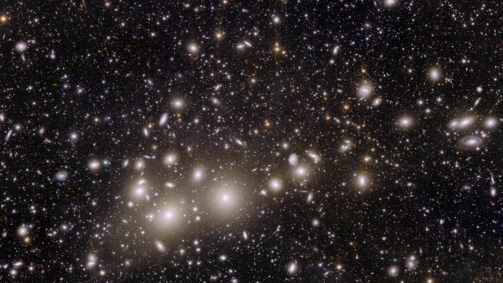 Aglomerado de galáxias Perseu fotografado pelo telescópio Euclides — Foto: Divulgação/ESA