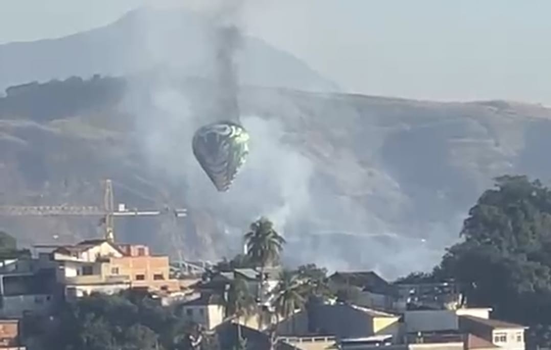 Balão cai em terreno no Engenho de Dentro e mobiliza bombeiros na Zona Norte do Rio; veja vídeo - QTU Questões do Universo