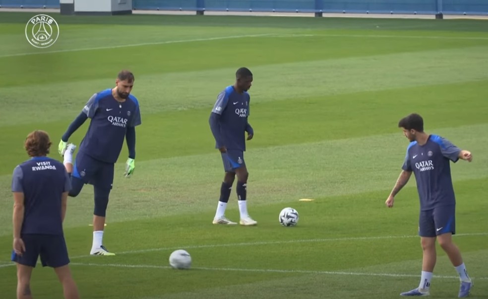 Donnarumma treina com elenco do PSG — Foto: Reprodução