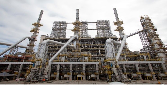 A RNEST tem capacidade de processamento de 230 mil barris de petróleo por dia. Nesta unidade, são produzidos derivados de petróleo, como nafta, diesel e gásliquefeito de petróleo (GLP)Reprodução/Site da Petrobras
