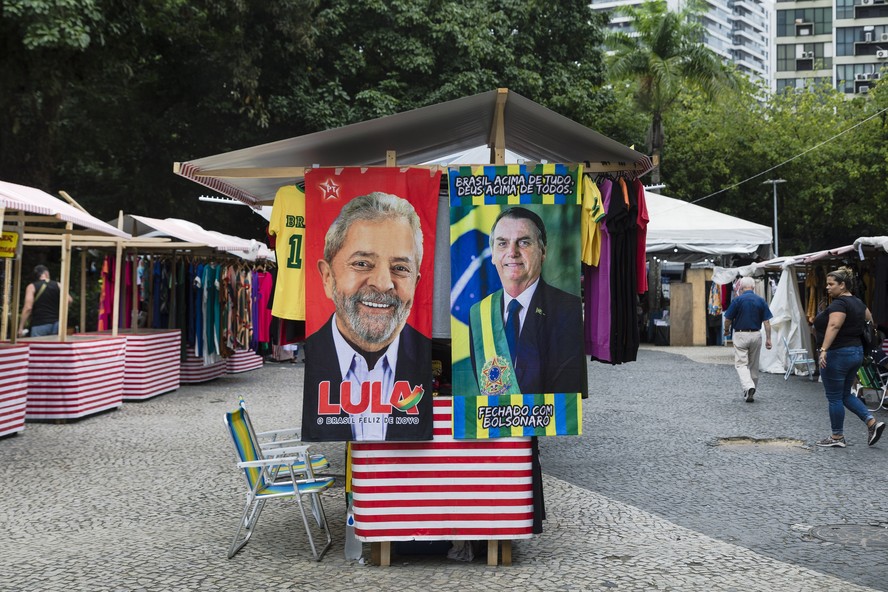 Toalhas com imagens de Lula e Bolsonaro conquistam eleitores e ganham destaque nas janelas e varandas