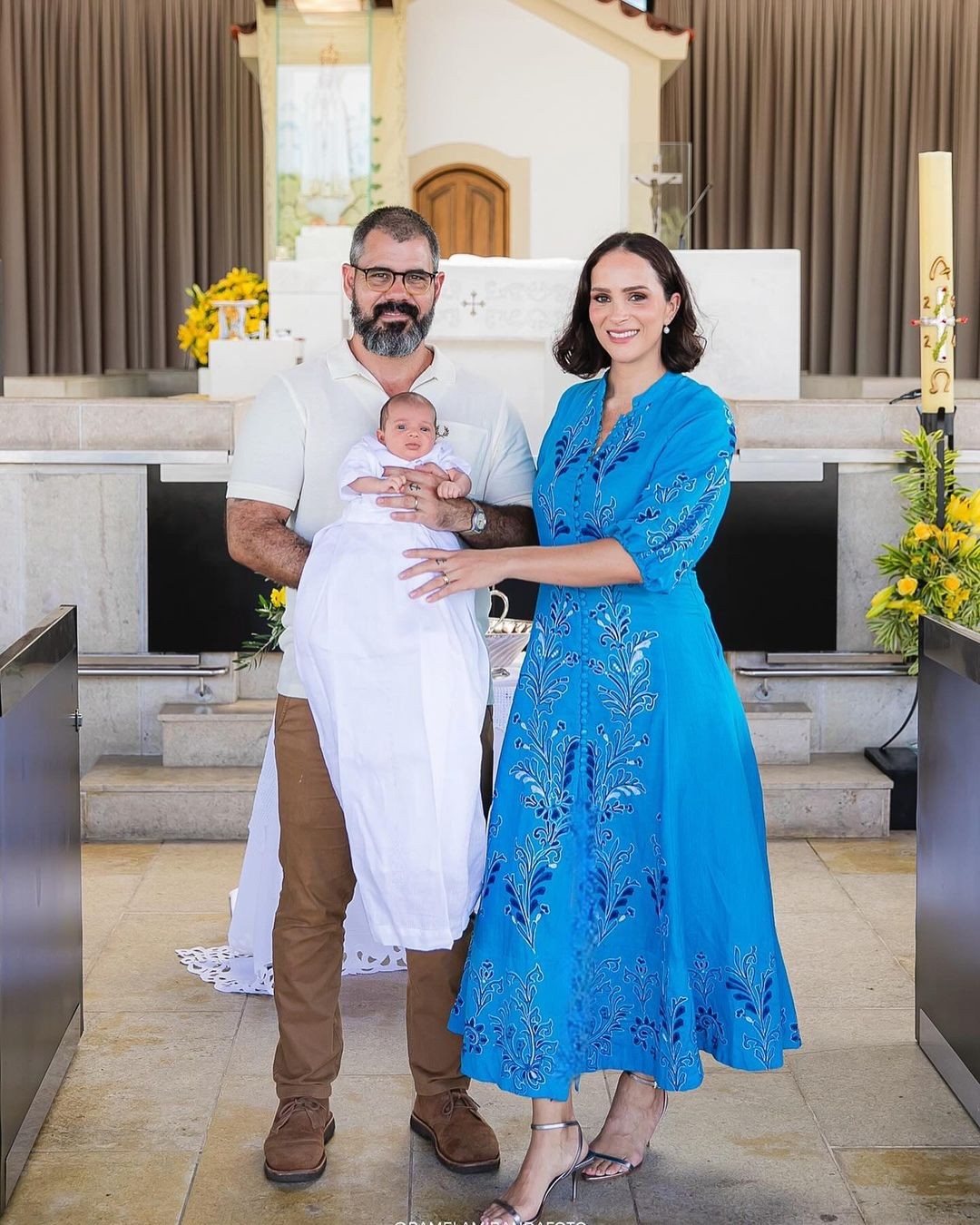 Letícia Cazarré, mulher de Juliano Cazarré, deu à luz Estêvão, sexto filho do casal, em março deste ano