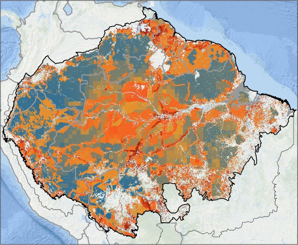 Mapa mostra em tons de laranja e vinho as áreas da Amazônia mais propensas a perder floresta; a mata é mais resiliente nas áreas em tons de azul — Foto: Flores et al./Nature