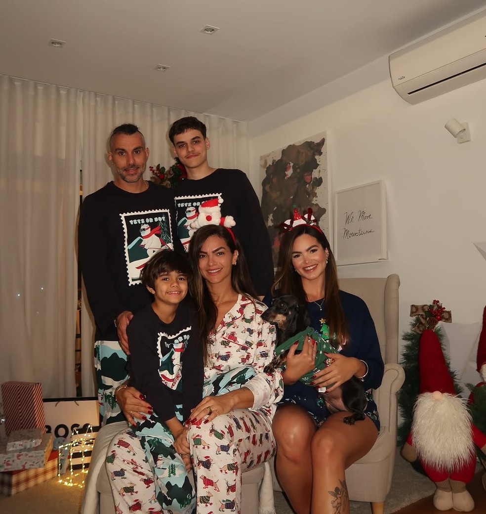 Kelly Key posou ao lado do marido e filhos — Foto: Reprodução Instagram